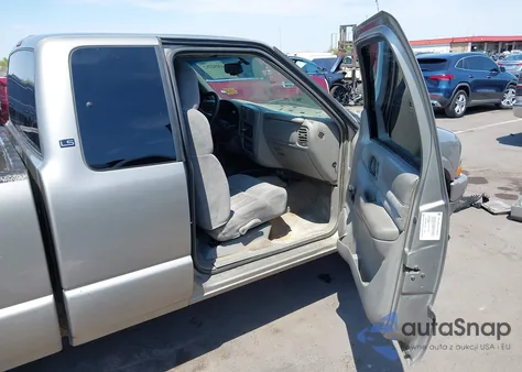 2000 Chevrolet S-10 Ls из США, поврежденный, VIN 1GCDT19W9Y8137411